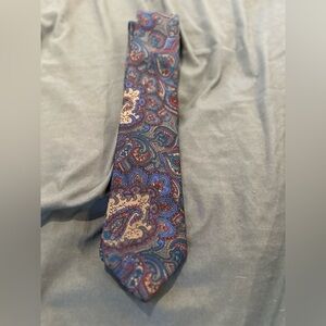 Vintage 80s Colebrook 100% Silk Paisley Neck Tie.
